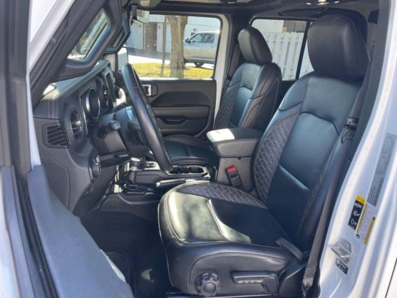Used 2021 Jeep Gladiator Overland AWD/4WD image 35