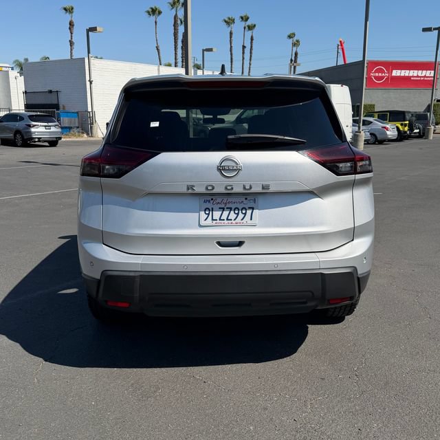 Used 2024 Nissan Rogue S FWD image 6