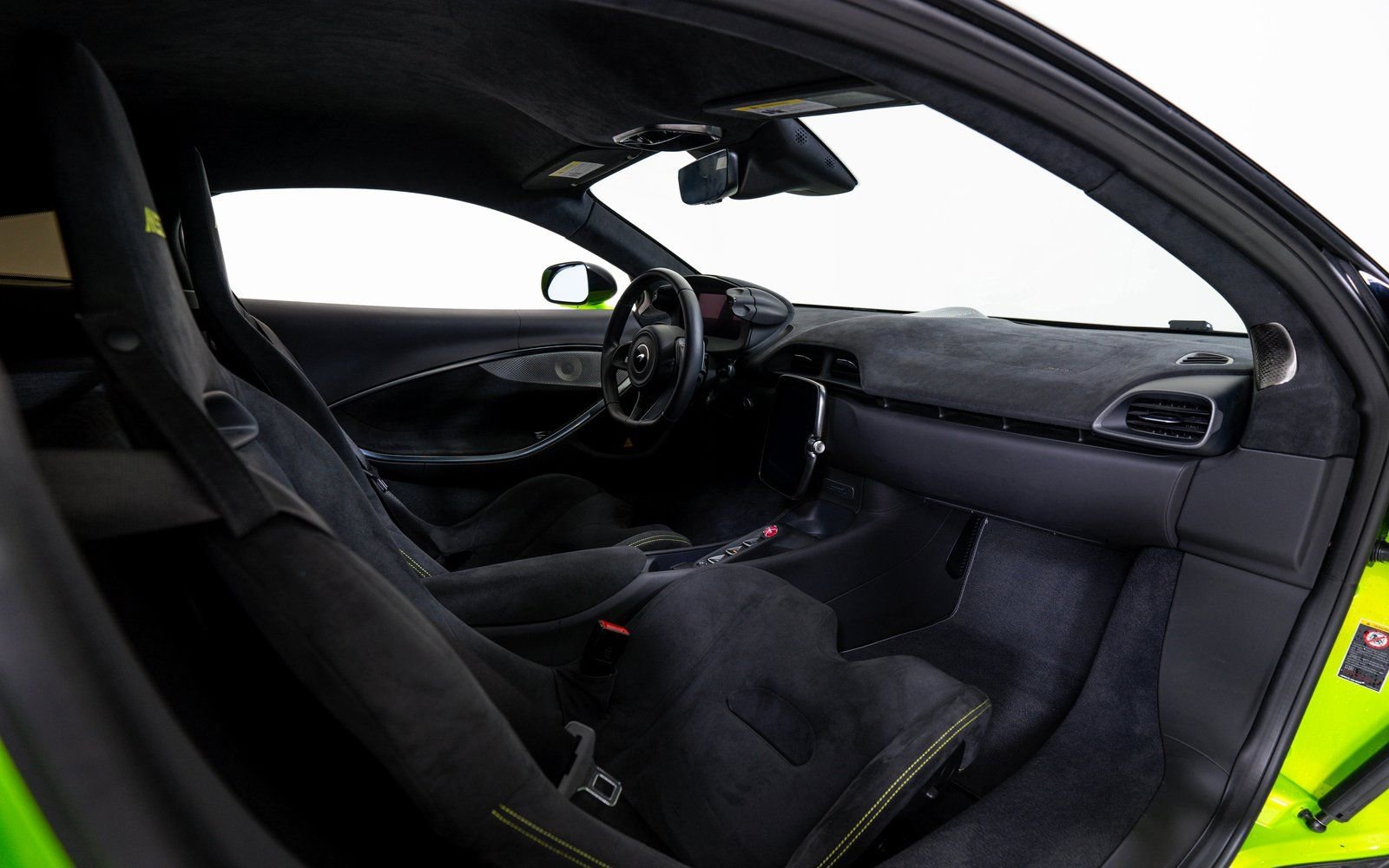 Used 2024 McLaren Artura RWD image 20