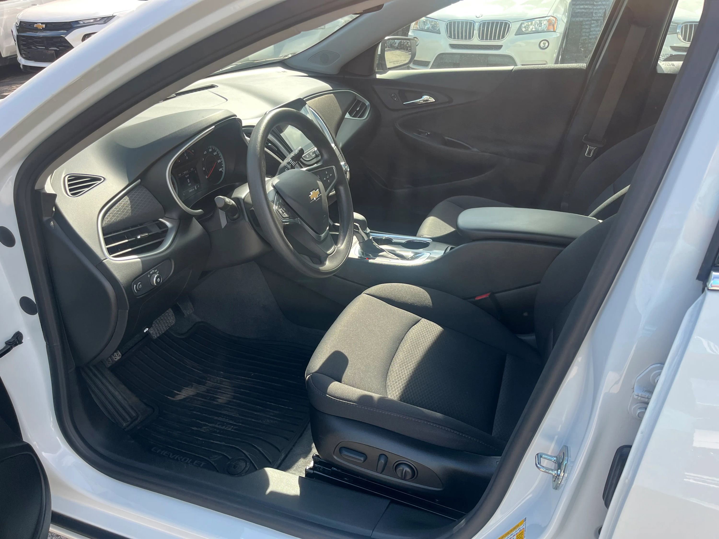 Used 2022 Chevrolet Malibu LS w/ Driver Confidence Package image 9