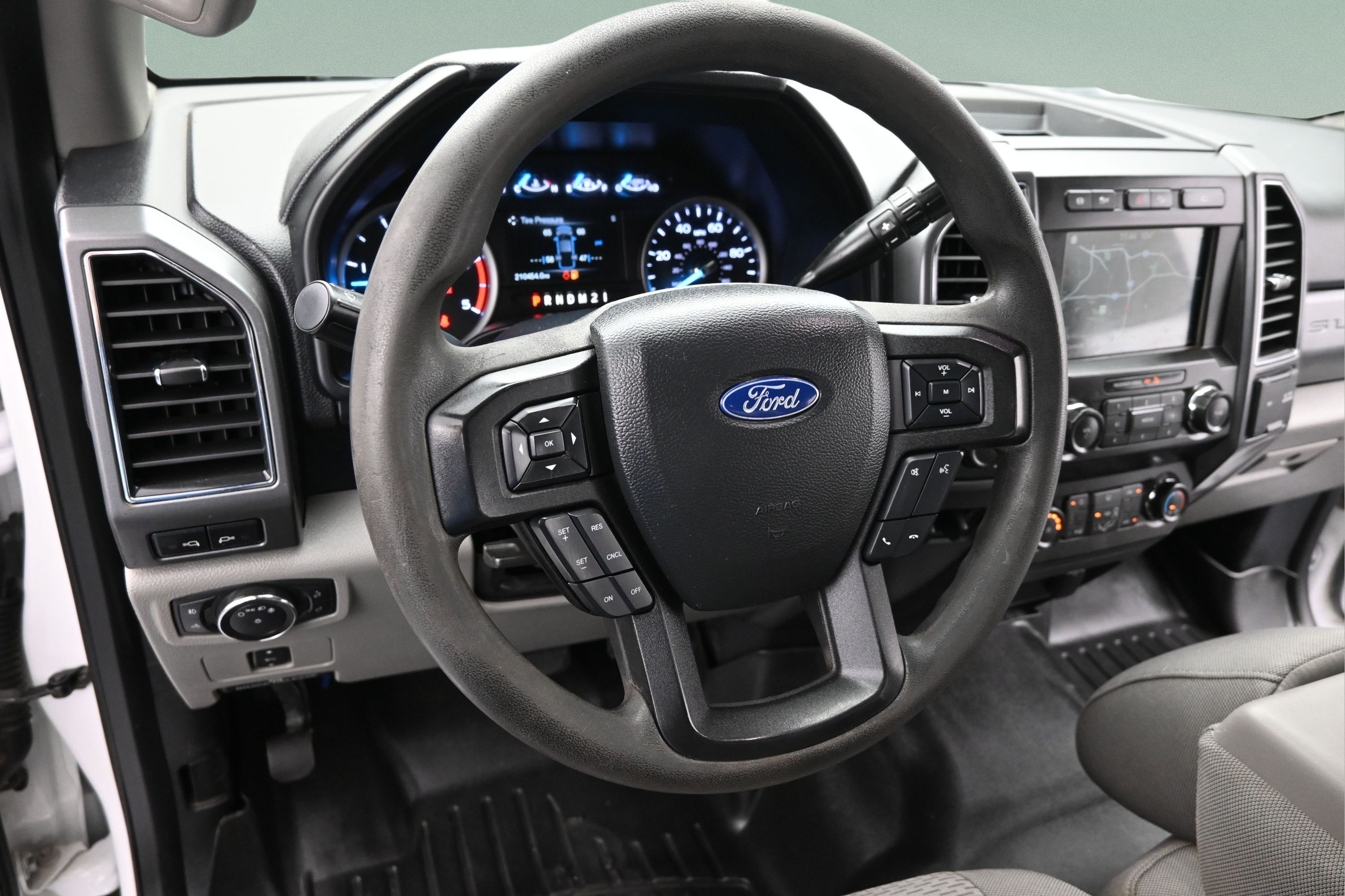 Used 2019 Ford F350 XLT w/ XLT Premium Package AWD/4WD image 13