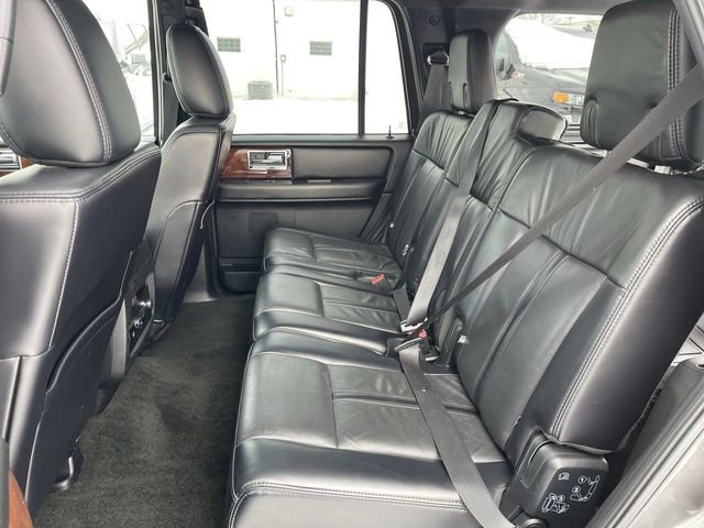 Used 2017 Lincoln Navigator Select image 23