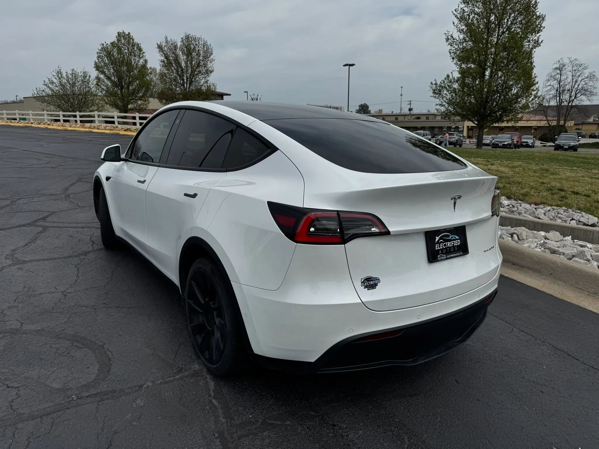 Used 2021 Tesla Model Y Long Range AWD/4WD image 2