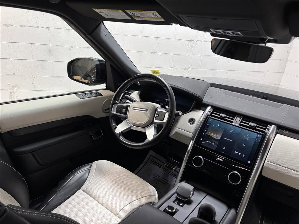 Used 2023 Land Rover Discovery Metropolitan Edition image 35