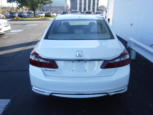 Used 2017 Honda Accord EX-L image 9