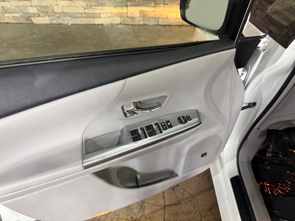 Used 2015 Toyota Prius V Five w/ Advanced Technology Package FWD image 12