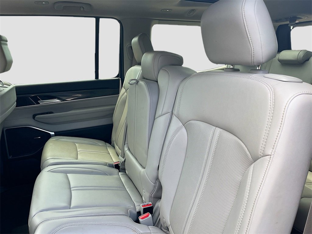 Used 2023 Jeep Wagoneer 4WD w/ Premium Group I image 26