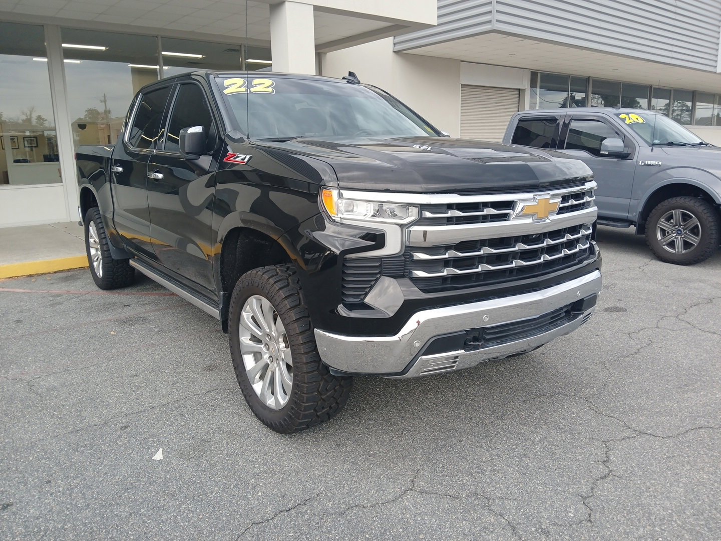 Used 2022 Chevrolet Silverado 1500 LTZ w/ LTZ Premium Package image 3