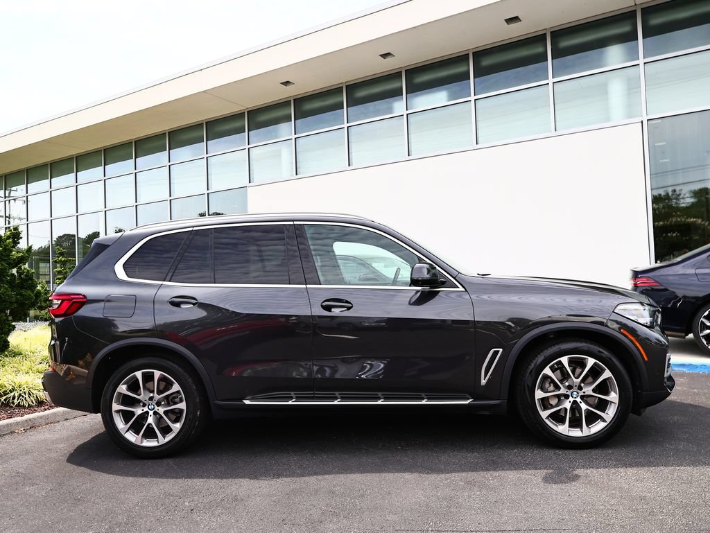 Used 2022 BMW X5 xDrive40i w/ Premium Package AWD/4WD image 4