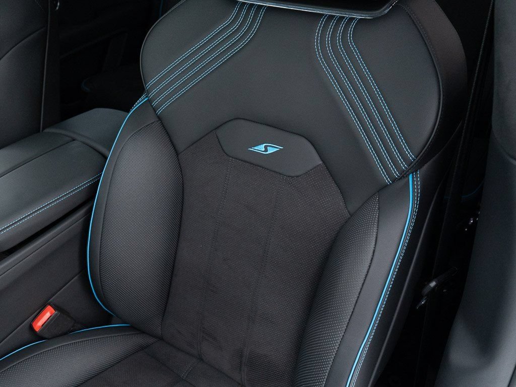Certified 2025 Bentley Bentayga AWD/4WD image 18