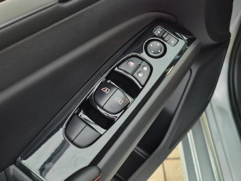 Used 2025 Nissan Altima 2.5 SR FWD image 10