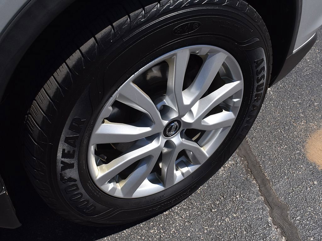 Used 2017 Nissan Rogue SV AWD/4WD image 8