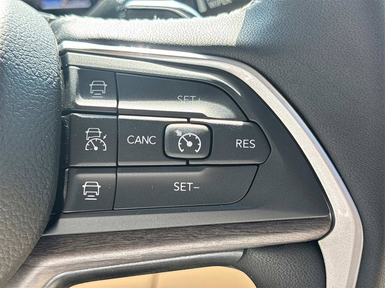 New 2025 Jeep Grand Cherokee Limited w/ Luxury Tech Group II image 13