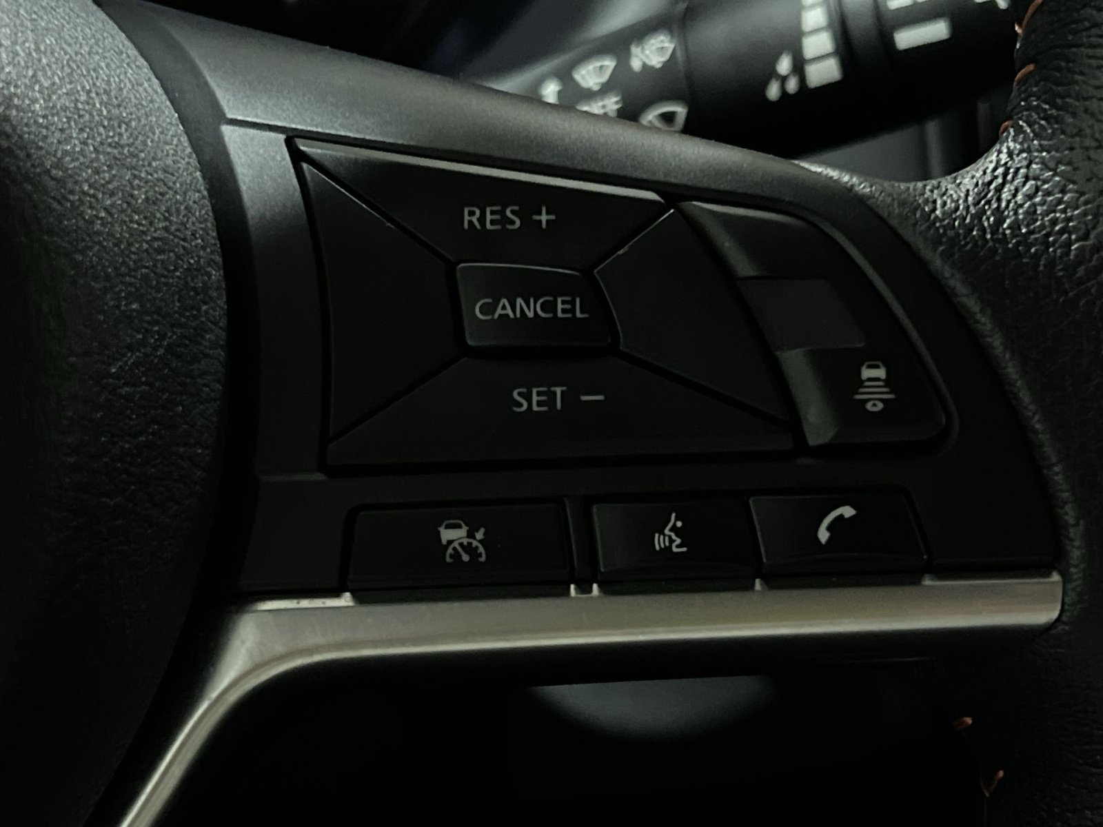 Used 2023 Nissan Kicks SR FWD image 30
