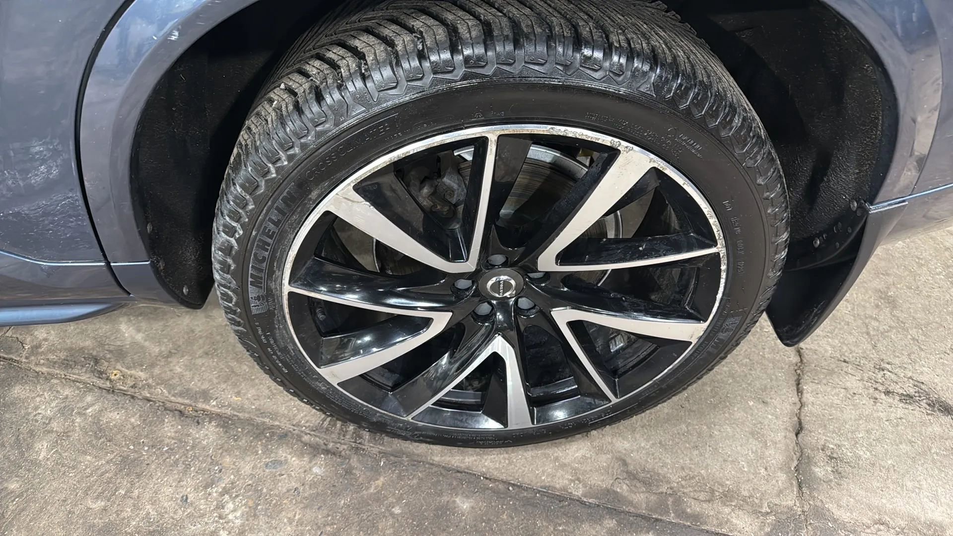 Used 2018 Volvo XC90 T6 Momentum w/ Momentum Plus Package AWD/4WD image 9