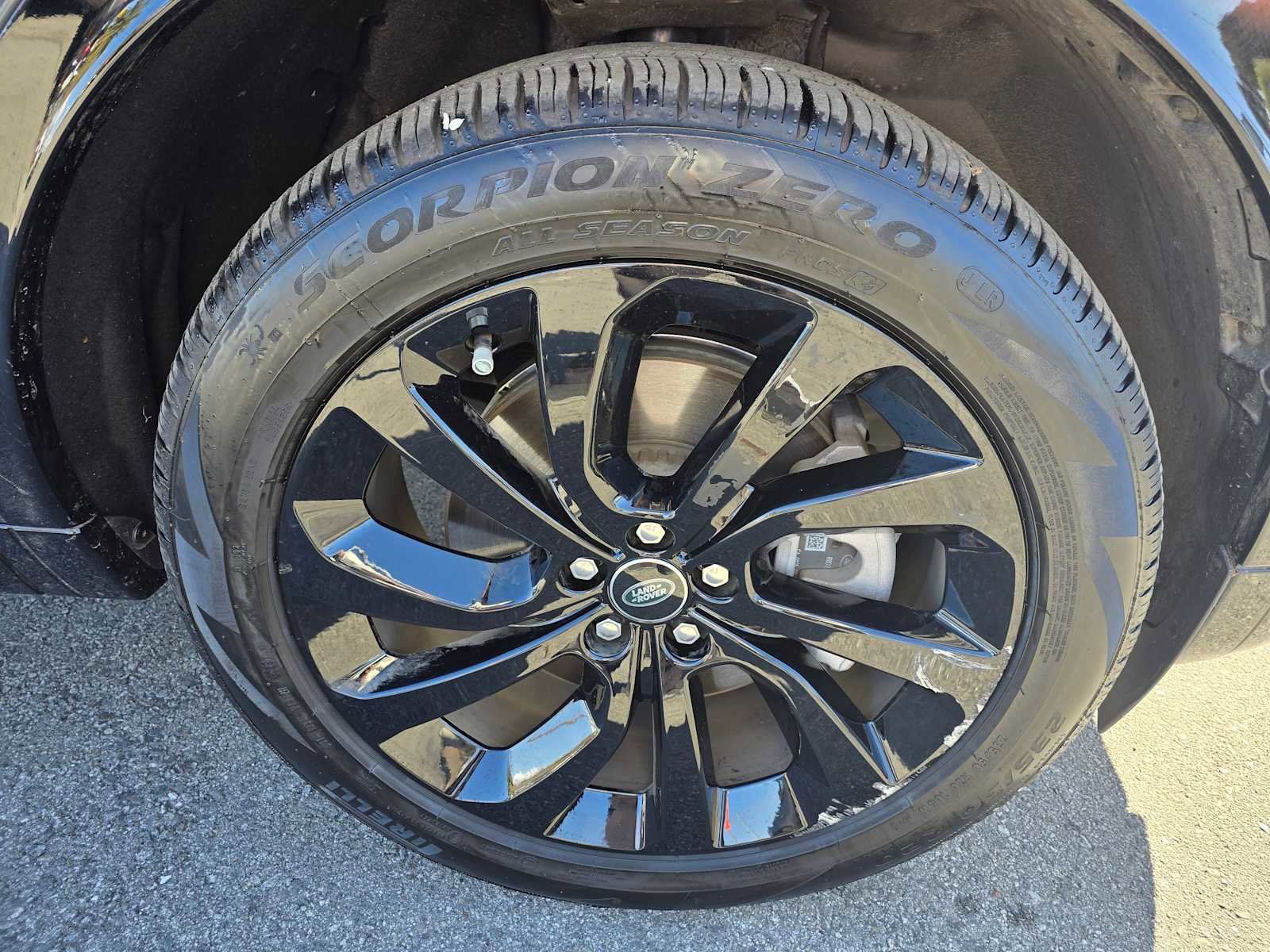 Used 2025 Land Rover Discovery Sport Dynamic SE image 9