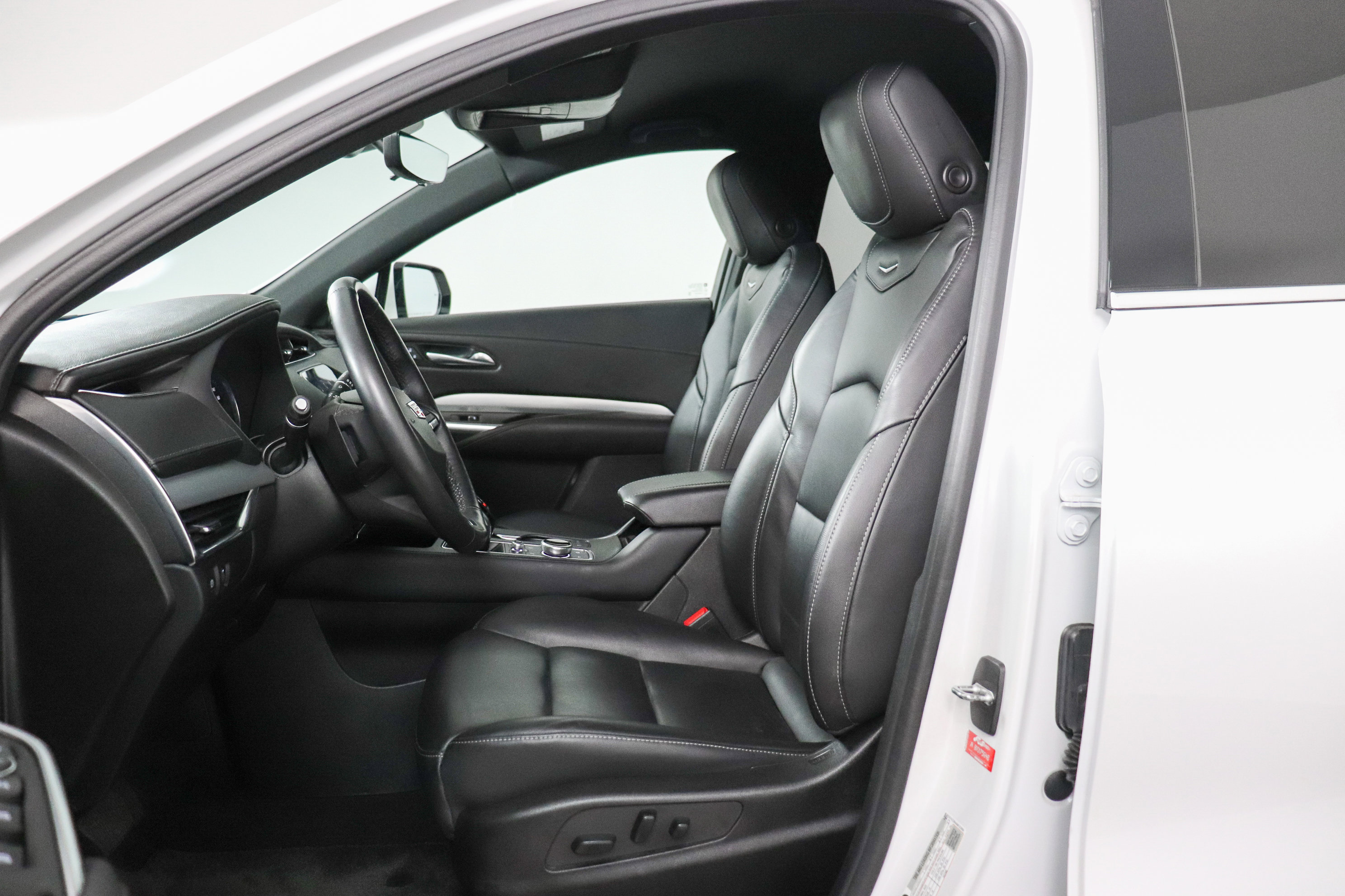 Used 2022 Cadillac XT4 Premium Luxury w/ Enhanced Visibility Package AWD/4WD image 13