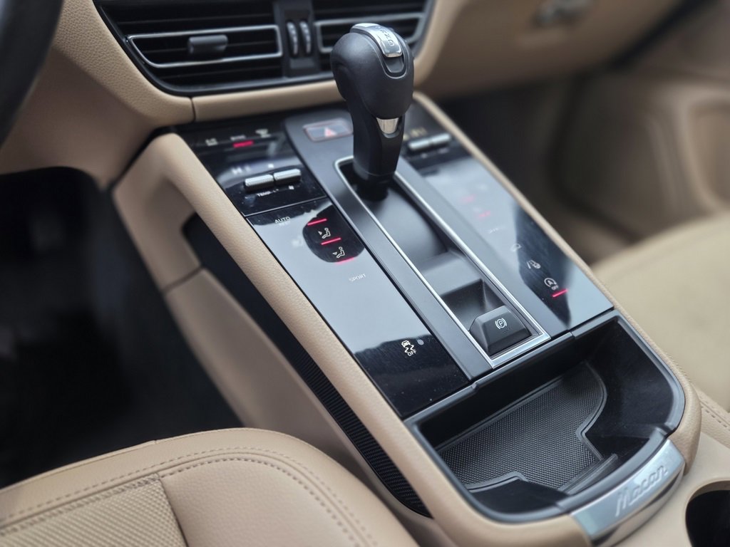 Used 2023 Porsche Macan AWD image 18