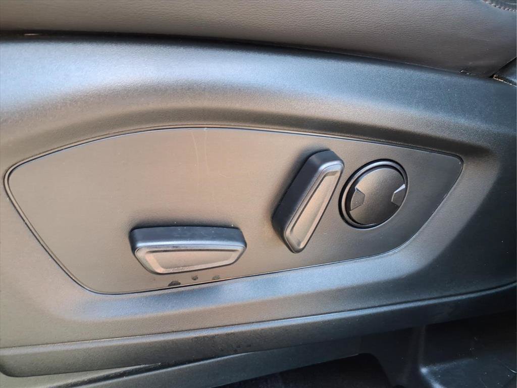 Used 2024 Ford Explorer XLT w/ Equipment Group 202A RWD image 17