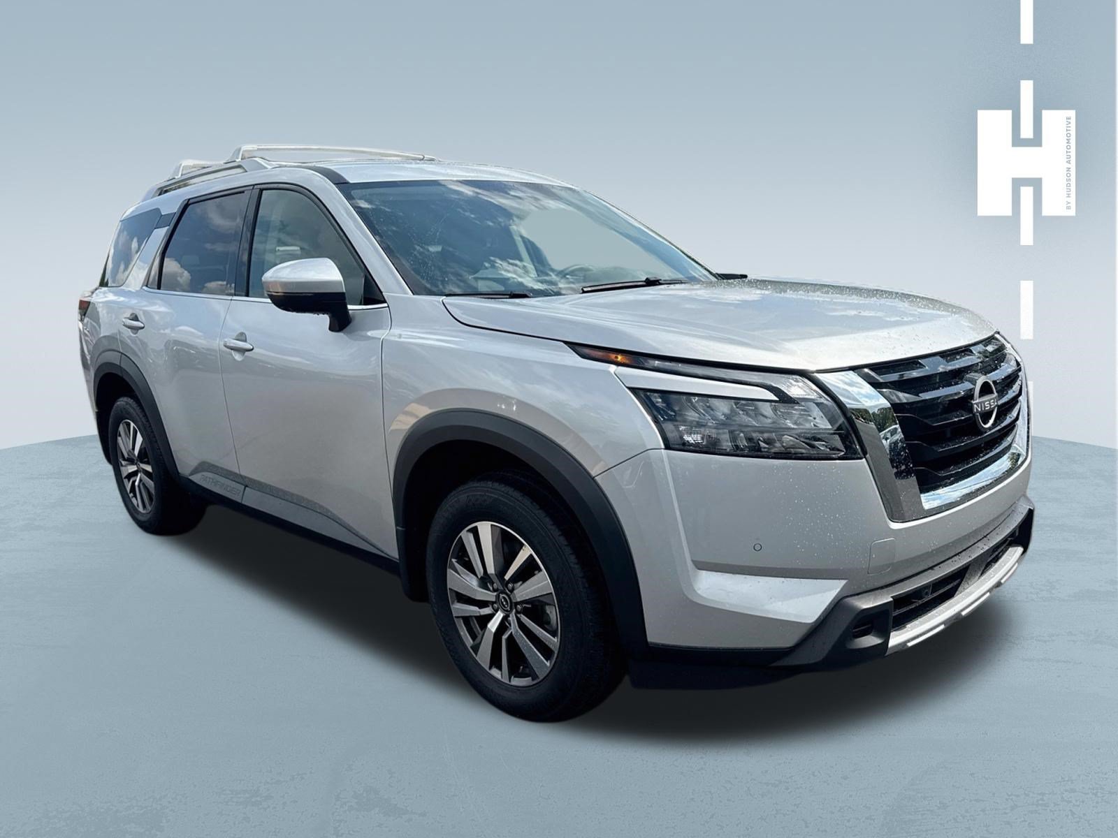 Used 2025 Nissan Pathfinder SL FWD image 1
