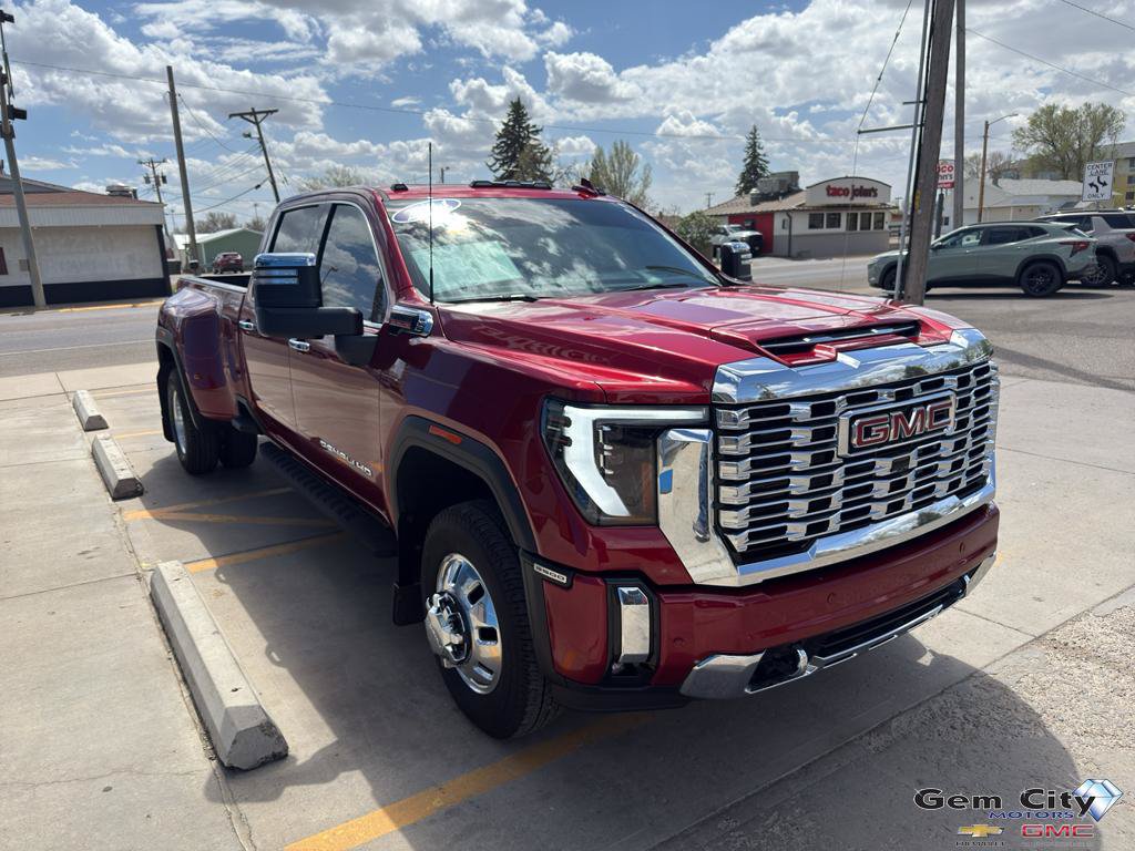 Used 2024 GMC Sierra 3500 Denali w/ Denali Reserve Package AWD/4WD image 4