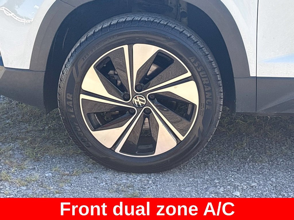 Used 2026 Volkswagen Taos SE AWD/4WD image 9