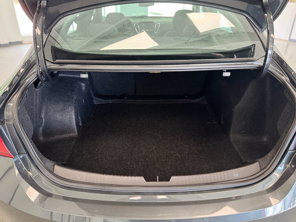 Used 2018 Chevrolet Malibu LT FWD image 31