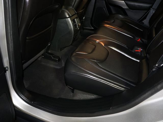 Used 2019 Jeep Cherokee Latitude Plus w/ Cold Weather Group AWD/4WD image 25