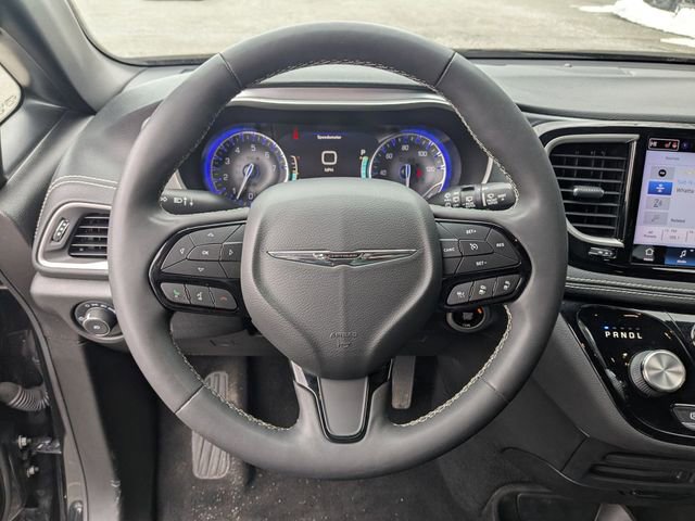 Certified 2022 Chrysler Pacifica Touring-L w/ S Appearance Package AWD/4WD image 14
