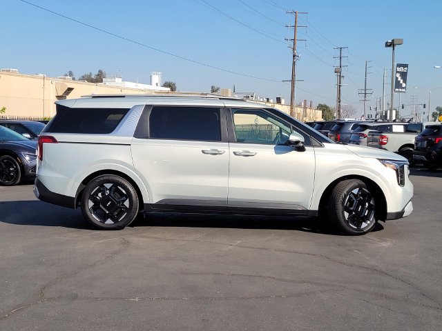 New 2026 Kia Carnival EX FWD image 4