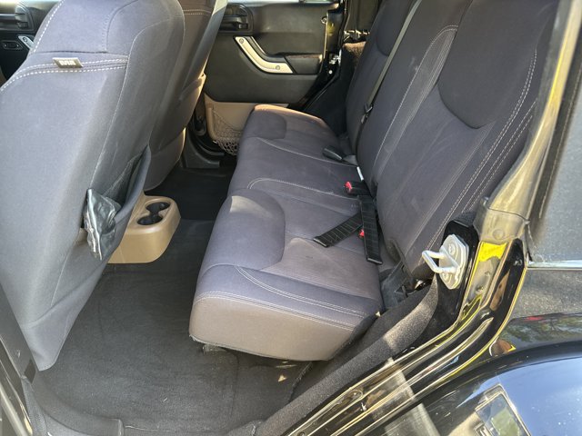 Used 2015 Jeep Wrangler Unlimited Sahara w/ Connectivity Group AWD/4WD image 19