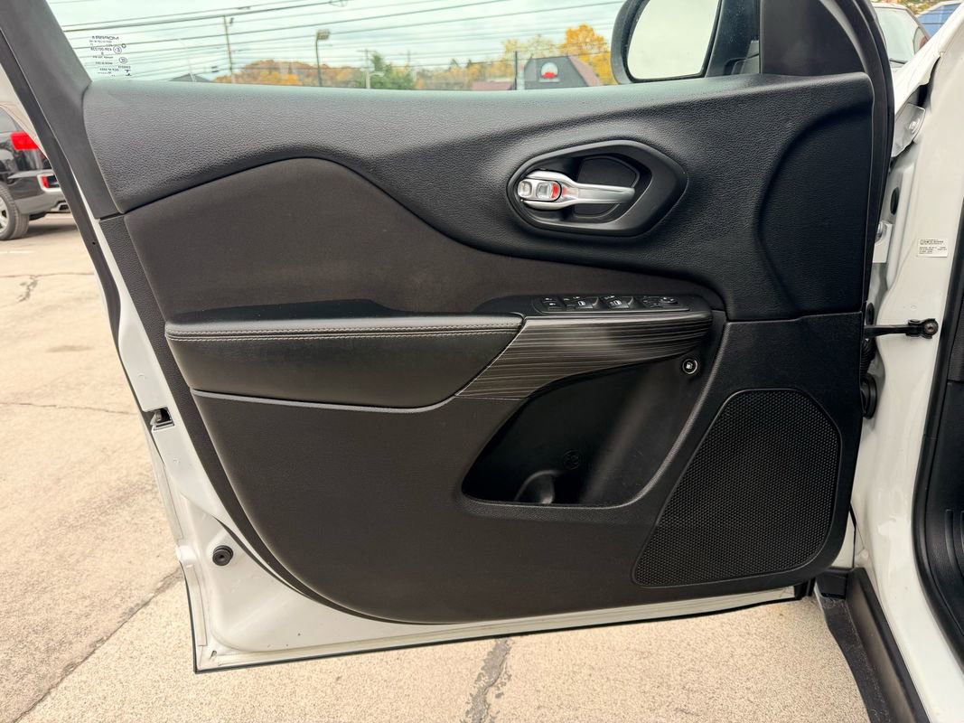 Used 2017 Jeep Cherokee Latitude image 25