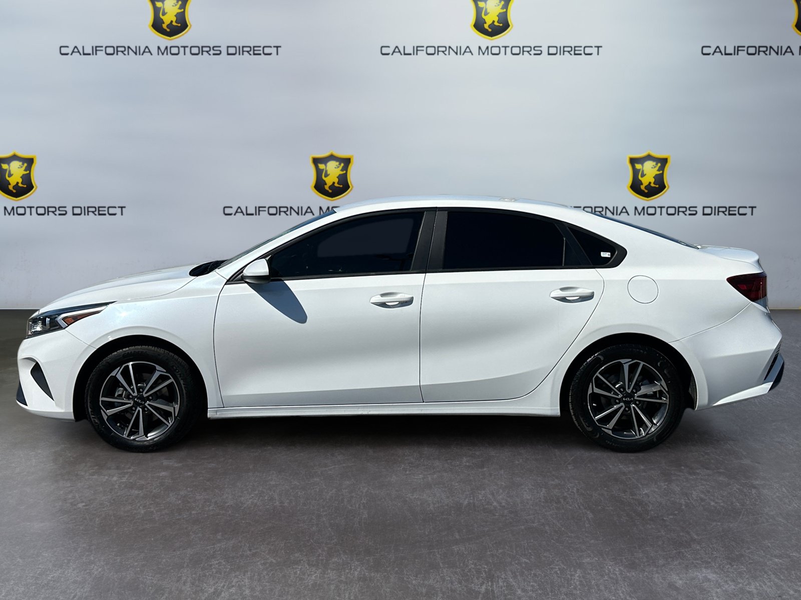 Used 2022 Kia Forte LXS FWD image 2