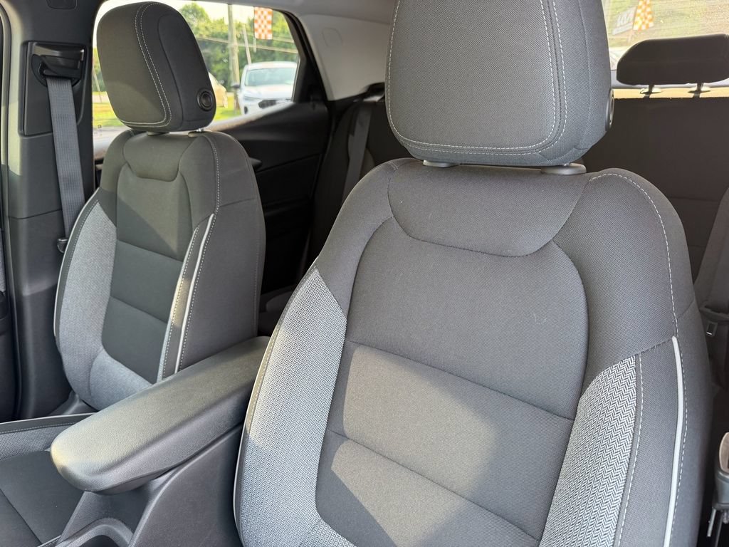 Used 2025 Chevrolet TrailBlazer LT FWD image 13