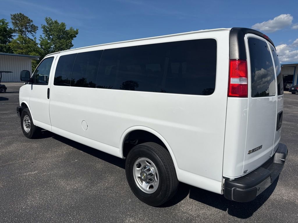 Used 2024 Chevrolet Express 3500 LT w/ LT Preferred Equipment Group RWD image 3