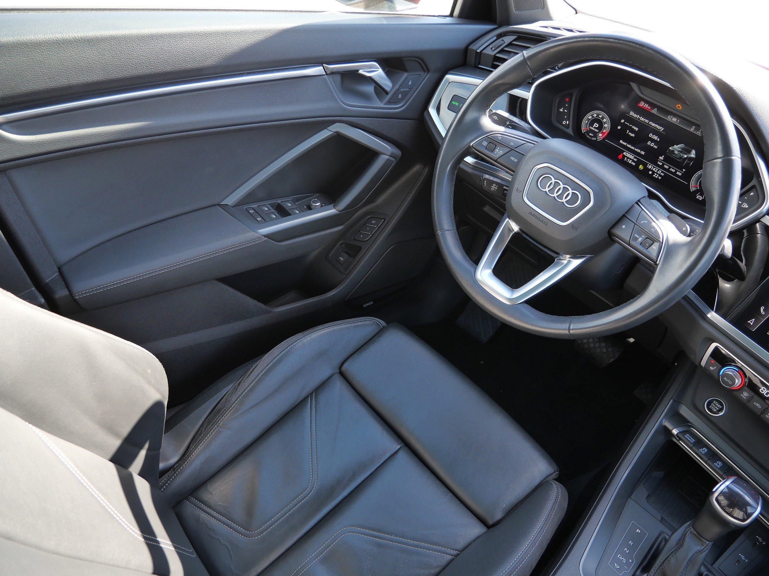 Used 2023 Audi Q3 2.0T Premium Plus w/ Premium Plus Package image 9