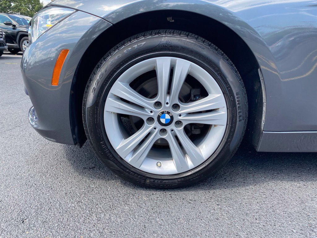 Used 2018 BMW 330i xDrive Sedan w/ Convenience Package AWD/4WD image 9