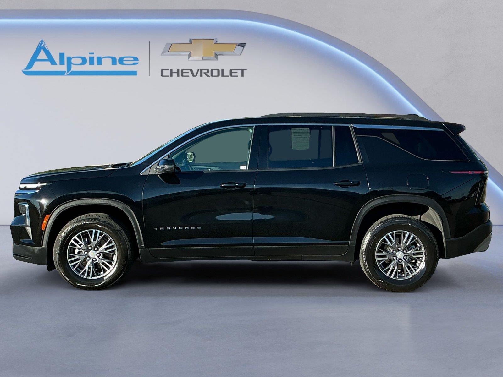 Used 2026 Chevrolet Traverse LT AWD/4WD image 2