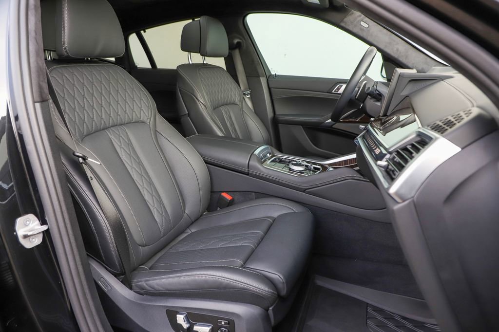 Used 2024 BMW X6 xDrive40i w/ Executive Package image 9