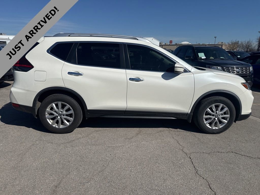 Used 2020 Nissan Rogue SV image 4