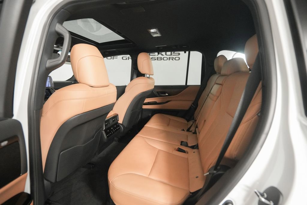Used 2024 Lexus LX 600 4WD w/ Luxury Package image 13