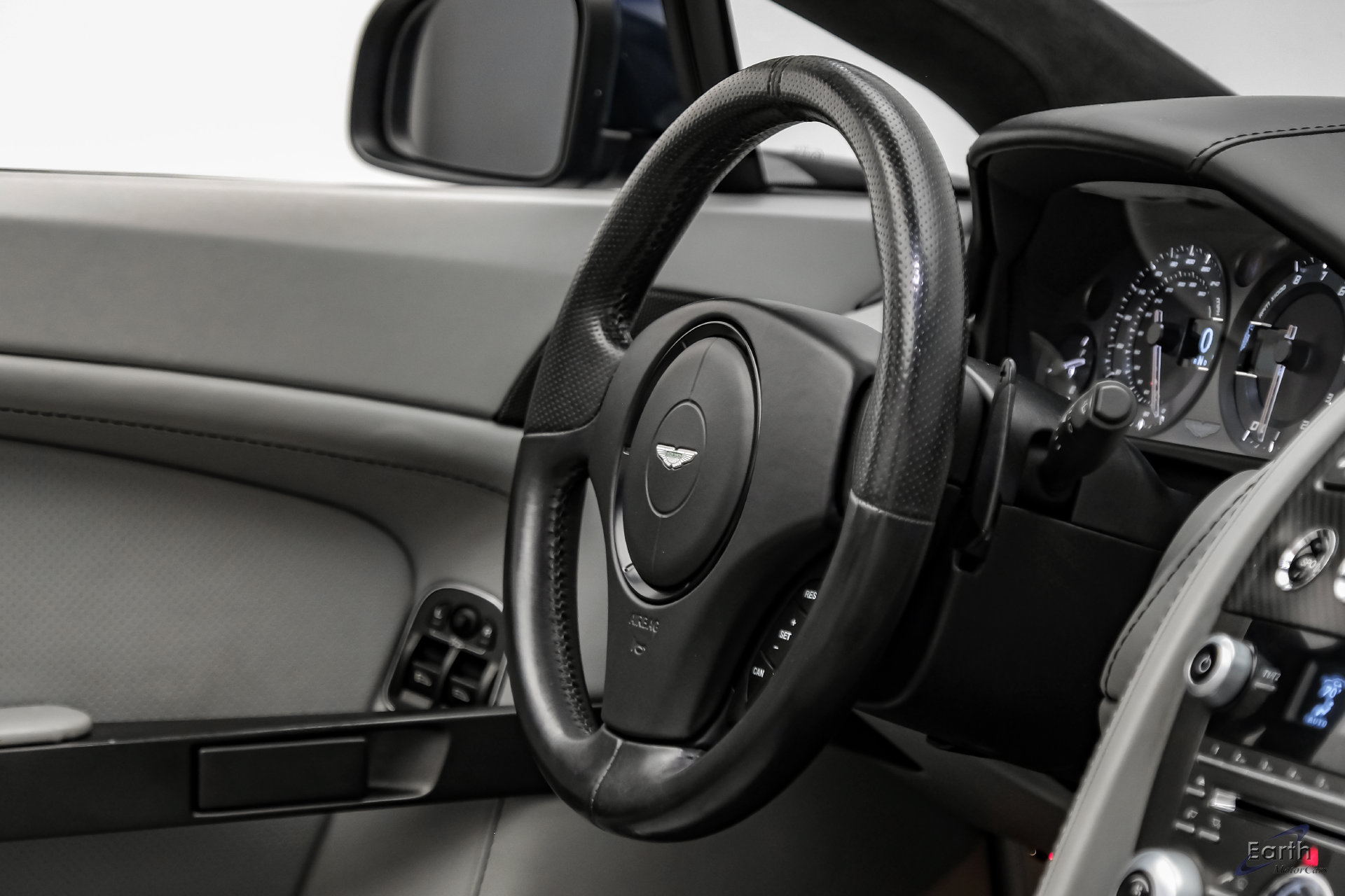 Used 2015 Aston Martin V8 Vantage GT RWD image 58