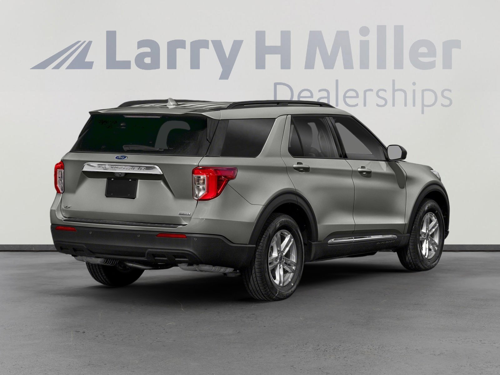 Used 2022 Ford Explorer XLT w/ Equipment Group 202A image 2