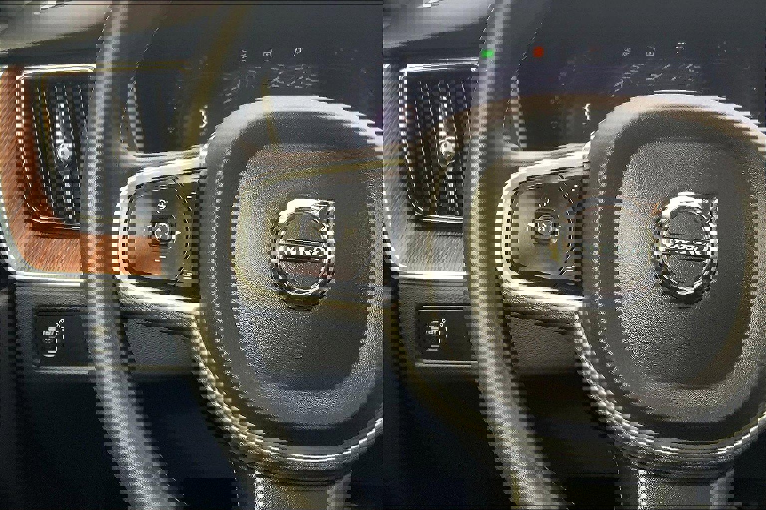 Used 2022 Volvo XC60 B5 Momentum w/ Climate Package image 20