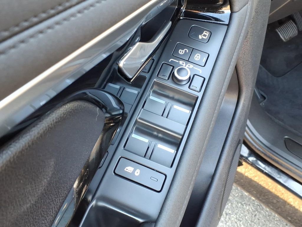 Used 2020 Land Rover Range Rover Evoque SE image 12