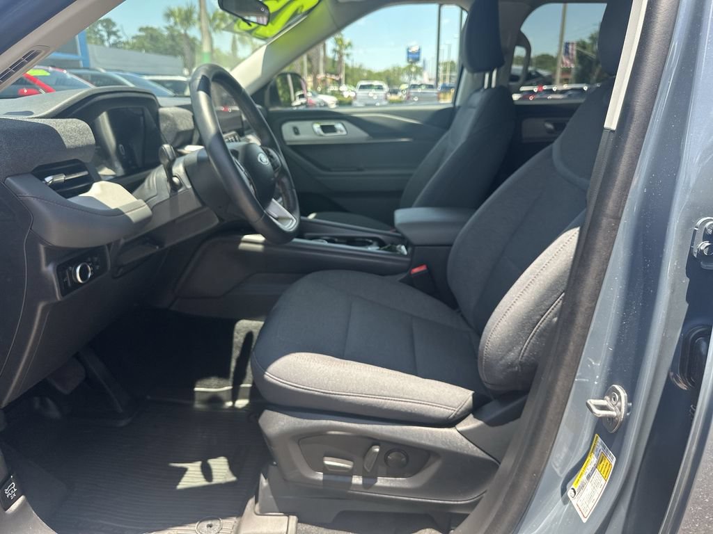 Used 2025 Ford Explorer Active RWD image 19