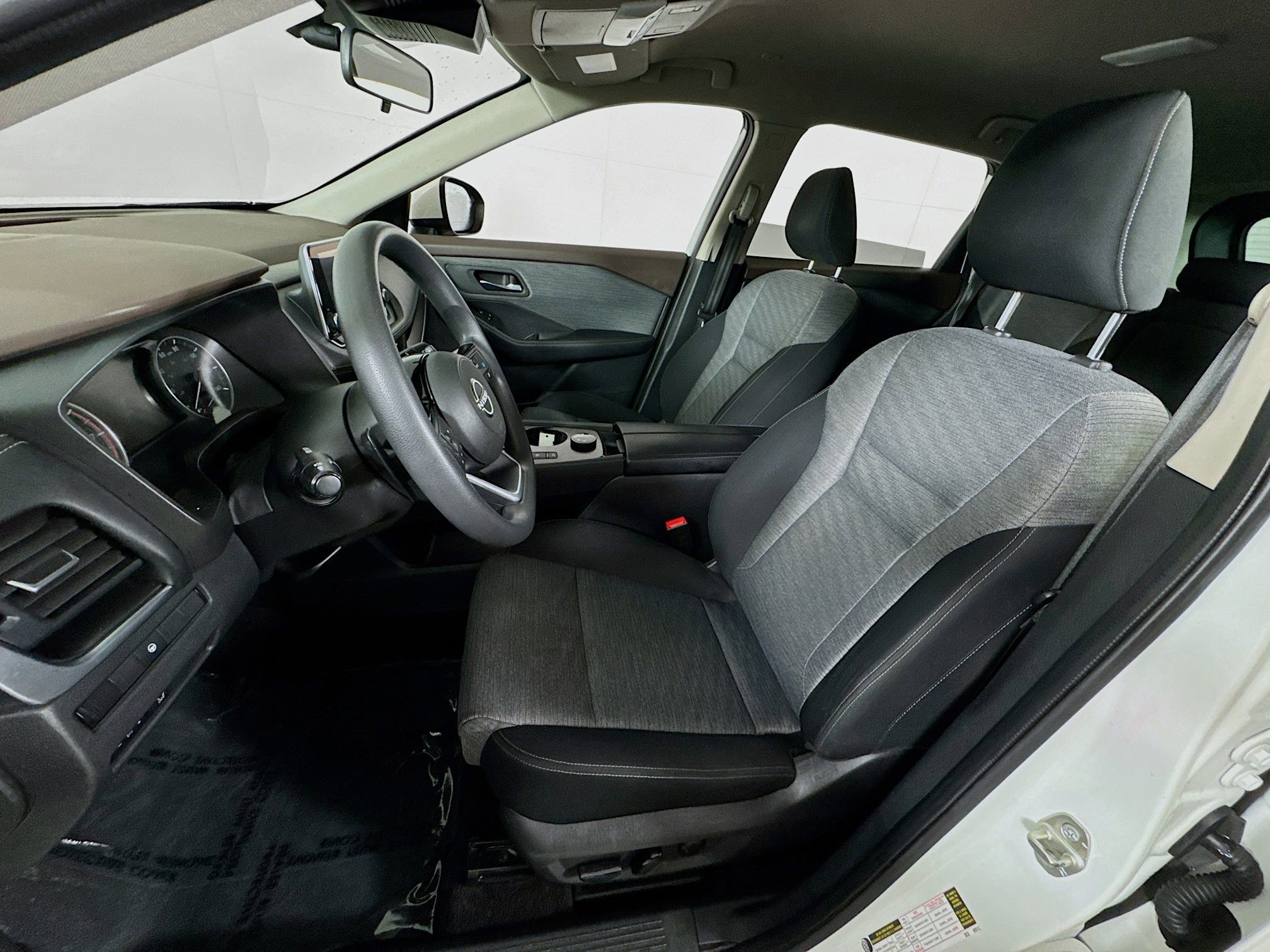 Used 2023 Nissan Rogue SV image 12