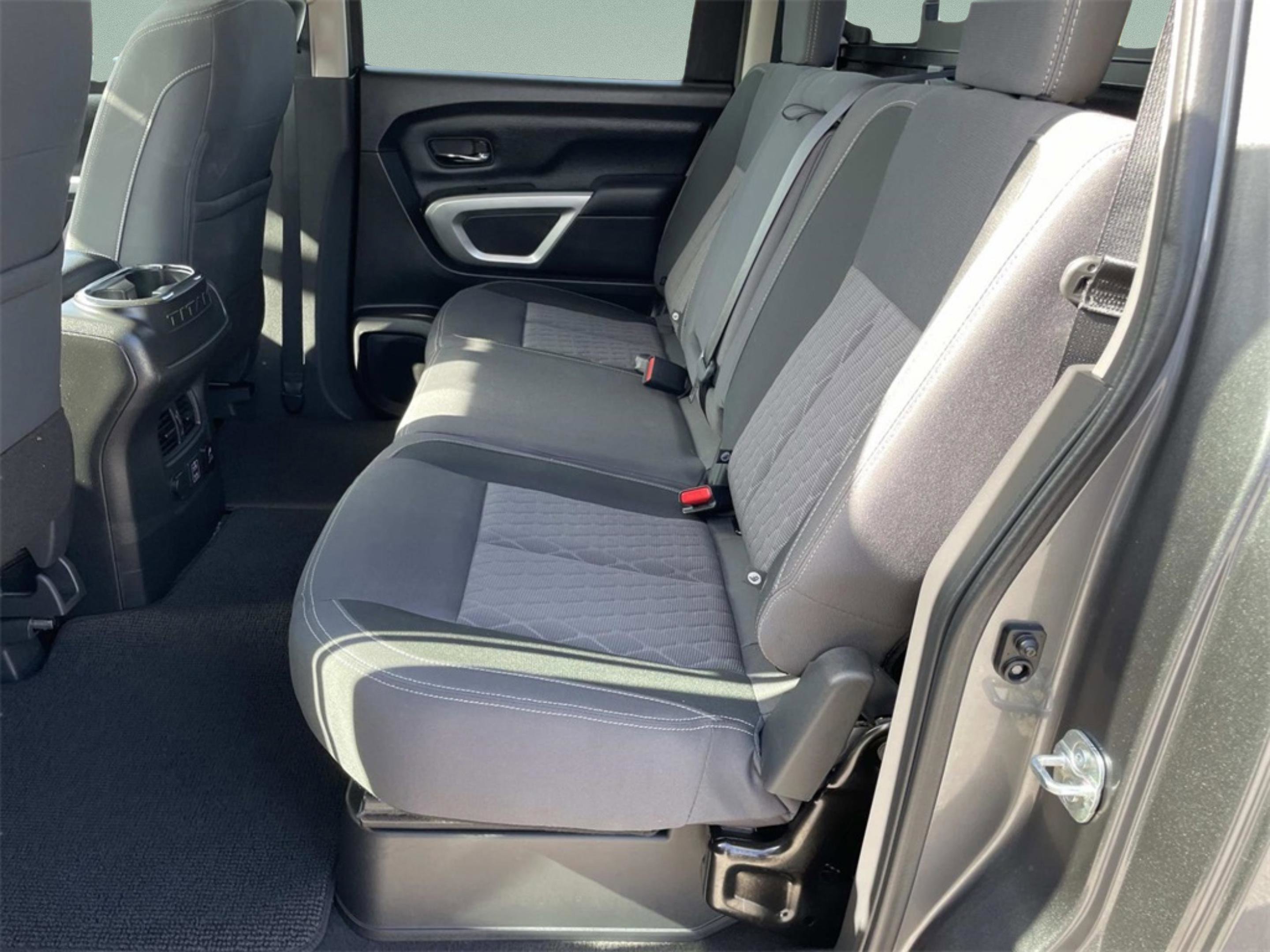 Used 2024 Nissan Titan SV w/ SV Convenience Package image 10