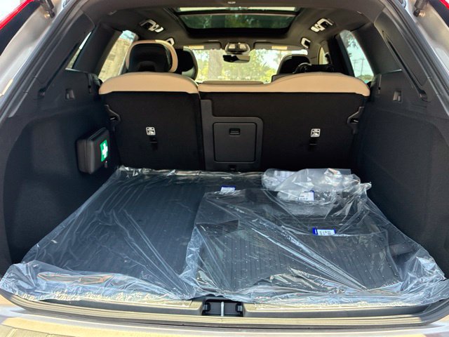 New 2026 Volvo XC60 B5 Plus w/ Protection Package Premier AWD/4WD image 17