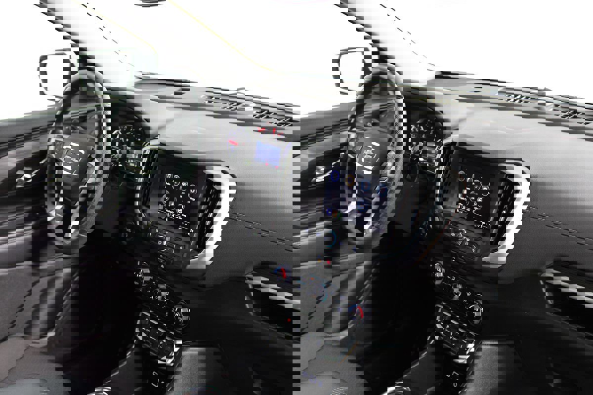 Used 2023 GMC Terrain SLE w/ Driver Convenience Package image 24